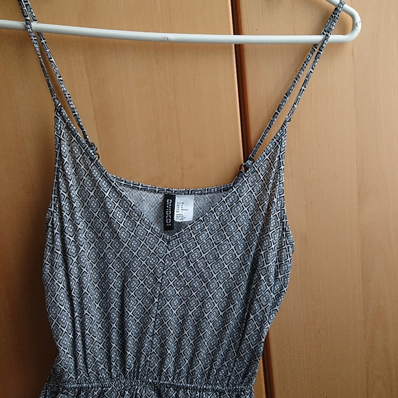 Romper with pockets 😍 - Picture 3 of 3